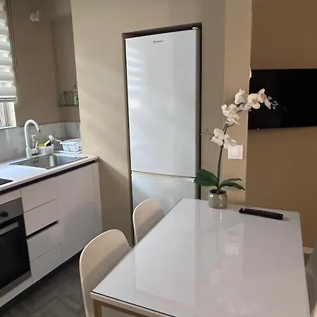 Tria Urban Chania Апартаменти *